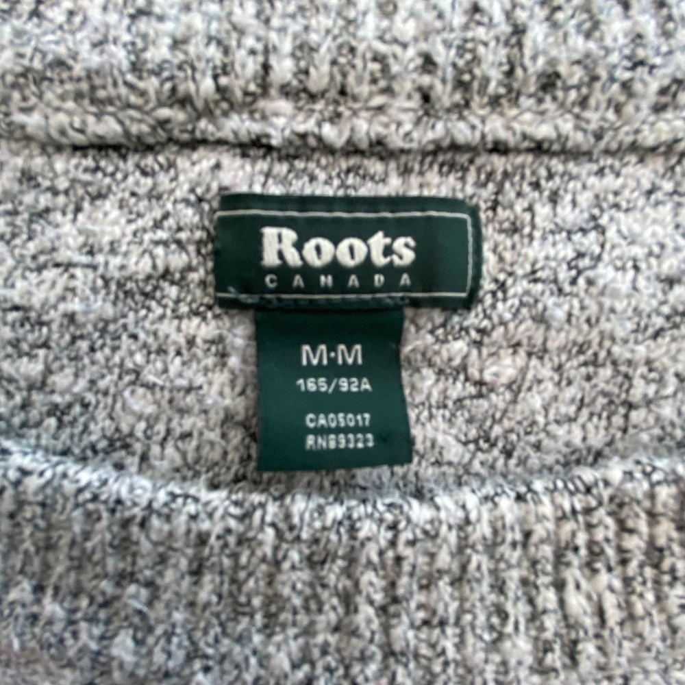 Roots Snowy Fox split back crew neck sweater size medium EUC - Picture 5 of 7